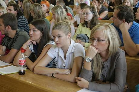 Studenti v posluchárn plzeské právnické fakulty